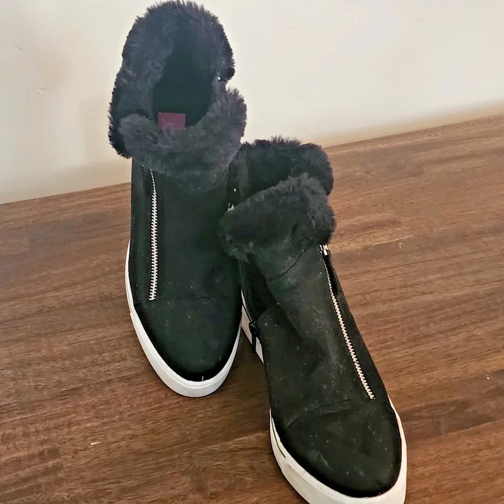 Sugar Kiwi Black Wedge Sneaker Side Zip with Faux Fur Trim Size 8